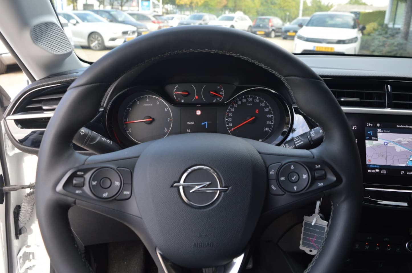 Opel Corsa - 1.2 Edition 100pk Navi PDC LM velgen 9.611KM!!