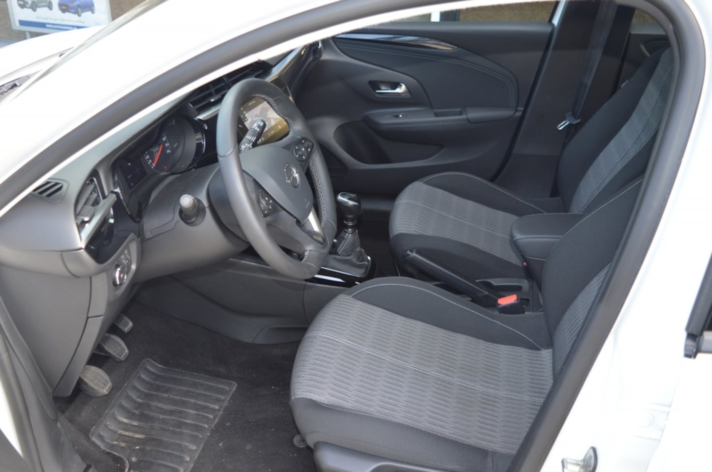 Opel Corsa - 1.2 Edition 100pk Navi PDC LM velgen 9.611KM!!