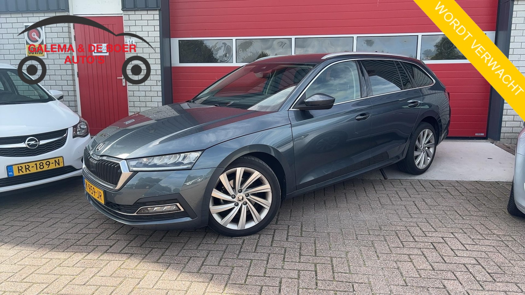 Skoda Octavia Combi - 1.0 e-TSI Business Edition AUTOMAAT / TREKHAAK / FULL LED / CARPLAY / NAVI / CLIMA / PDC / - AutoWereld.nl