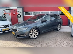 Skoda Octavia Combi - 1.0 e-TSI Business Edition AUTOMAAT / TREKHAAK / FULL LED / CARPLAY / NAVI / CLIMA / PDC /