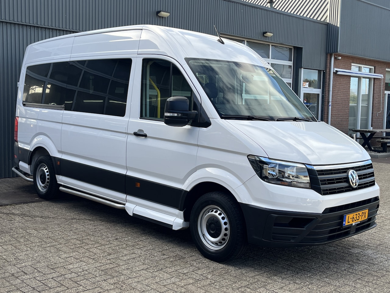 Volkswagen Crafter - 2.0 TDI 140pk Personenvervoer Taxi Rolstoellift Cruise controle Airco 9-Persoons Sitebars - AutoWereld.nl