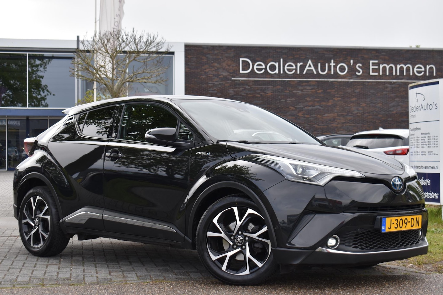 Toyota C-HR - 1.8 Hybrid Bi-Tone 1.8 Hybrid Bi-Tone - AutoWereld.nl