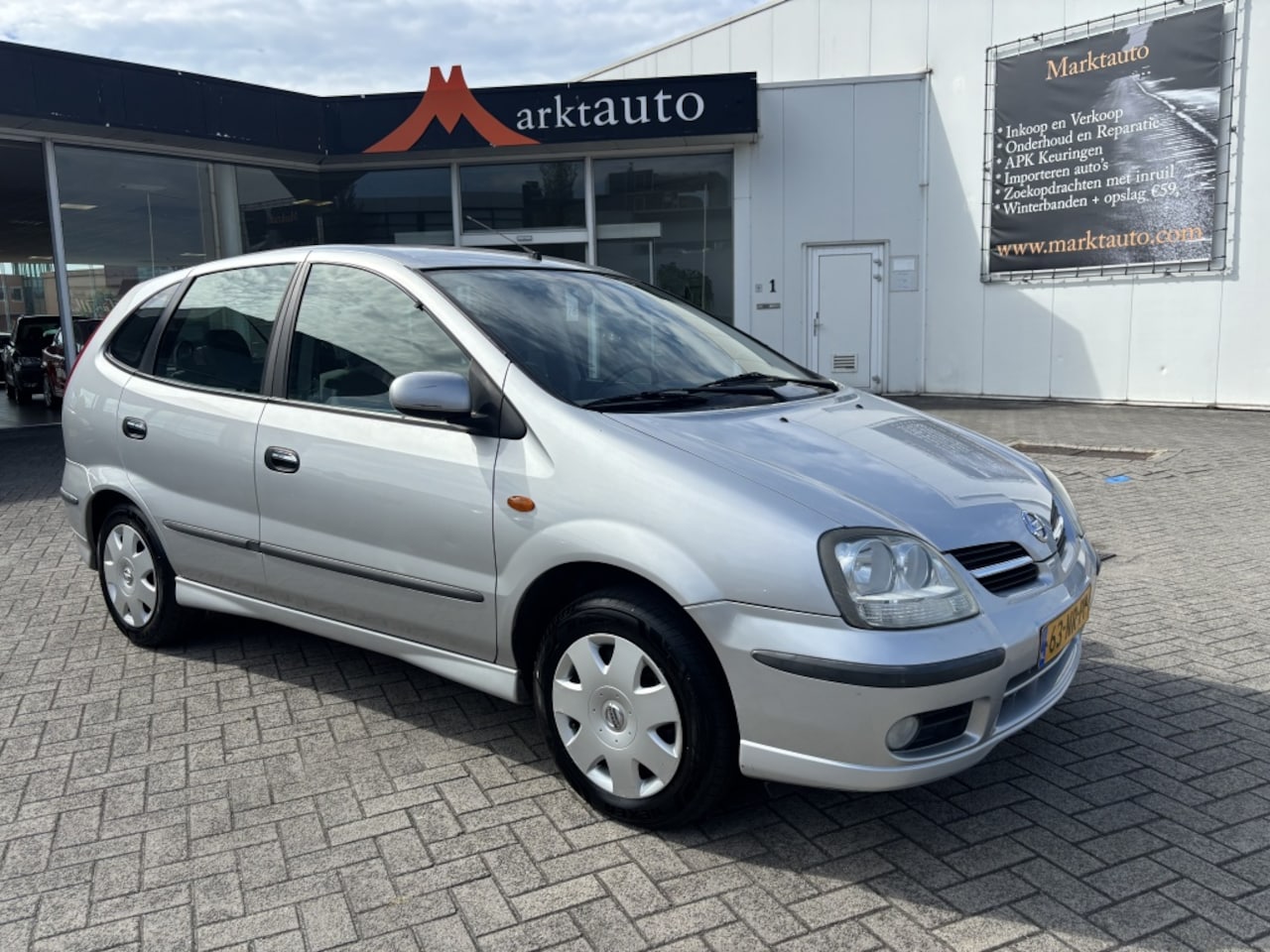 Nissan Almera Tino - 1.8 Acenta Climate Trekhaak Nieuwe APK - AutoWereld.nl