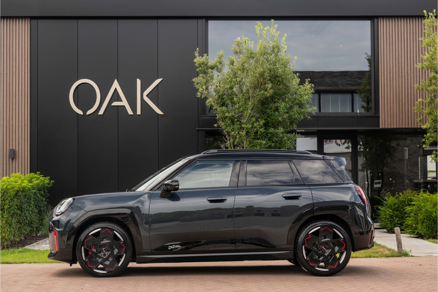 MINI Aceman - E JCW John Cooper Works 54.2 kWh | Panorama | H&K | Head-Up | 19"LM | Legend Grey - AutoWereld.nl