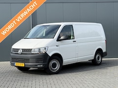 Volkswagen Transporter - 2.0 TDI 102 PK / L1H1 / WORDT VERWACHT / ACHTERKLEP / 1e EIG. / AIRCO / CRUISE / CAMERA