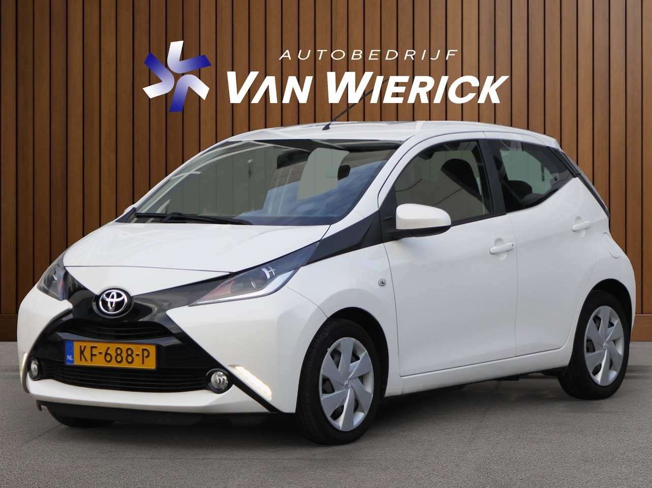 Toyota Aygo - 1.0 VVT-i x-play | Camera | Bluetooth | Airco | Zuinig! | Origineel NL - AutoWereld.nl