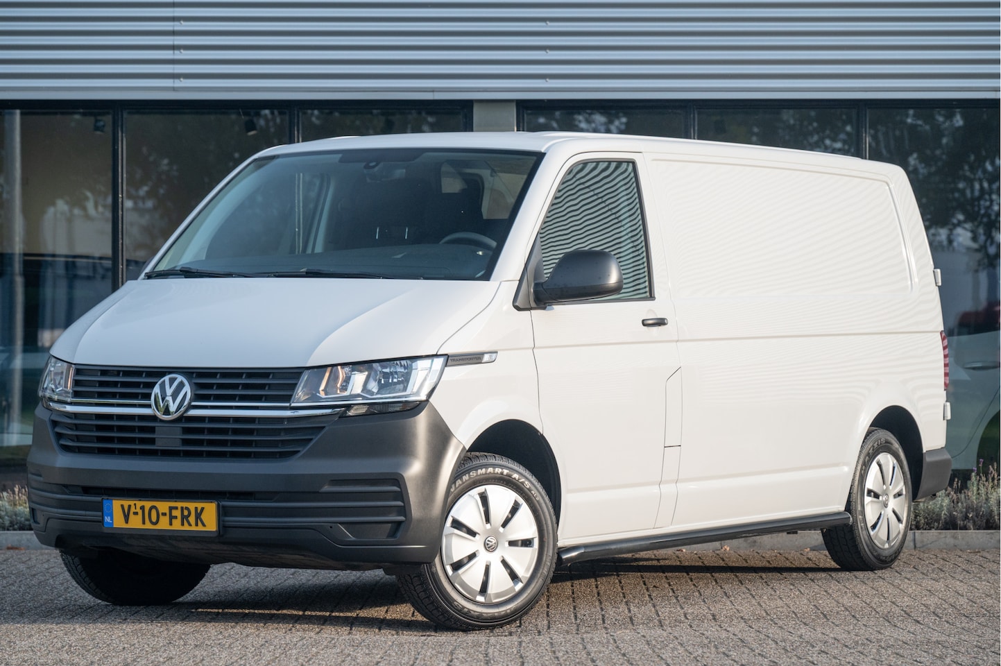 Volkswagen Transporter - 2.0 TDI L2H1 28 | Cruise | Airco | Bluetooth | Betimmering | - AutoWereld.nl