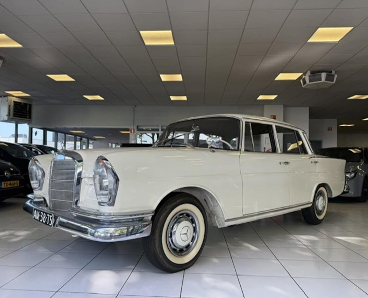 Mercedes-Benz S-klasse - 220 Compleet Gerestaureerd in Nieuwstaat - AutoWereld.nl