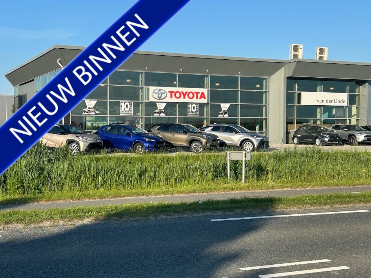 Toyota C-HR - 1.8 Hybrid Black Edition Navi Trekhaak PDC v+a Dode hoek deterctie Leder Zwarte LM velgen - AutoWereld.nl