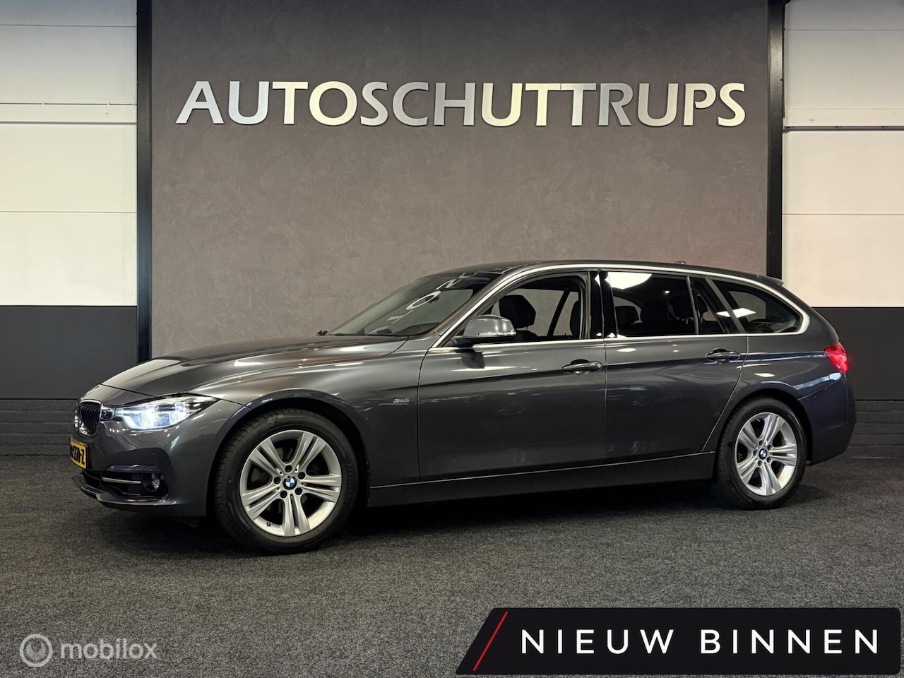 BMW 3-serie Touring - 320i High Executive SPORTLINE / LEDER / AUTOMAAT / TR.HAAK / NAVI / STOELVERW. / - AutoWereld.nl