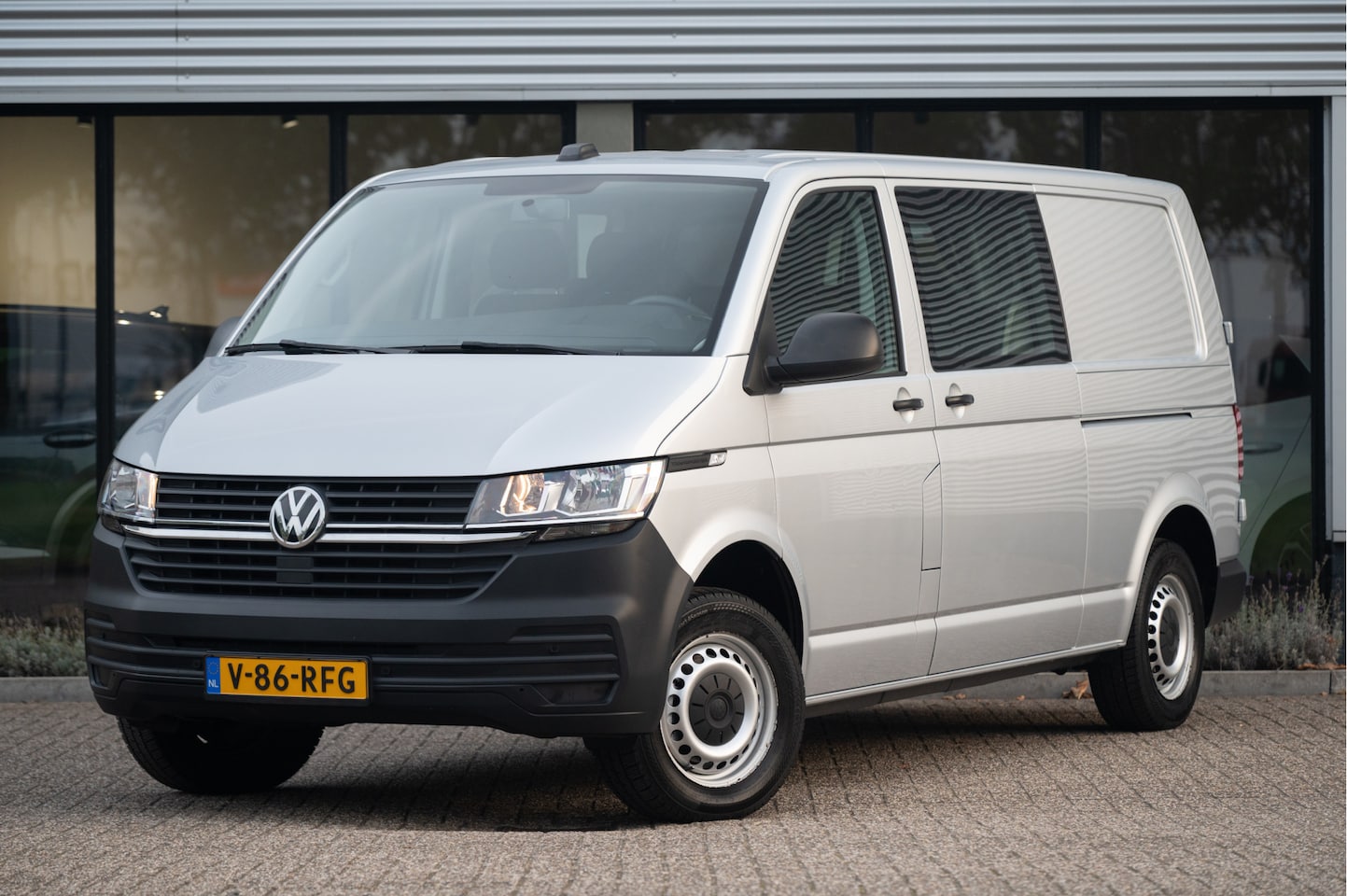 Volkswagen Transporter - 2.0 TDI L2H1 30 DC Comfortline | Navi | Camera | PDC V+A | AppConnect | 2 Schuifdeur | - AutoWereld.nl