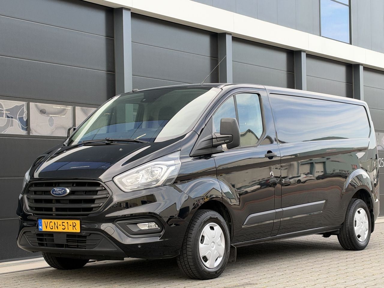 Ford Transit Custom - 2.0 TDCI L2-H1 3-PERS EURO-6 - AutoWereld.nl