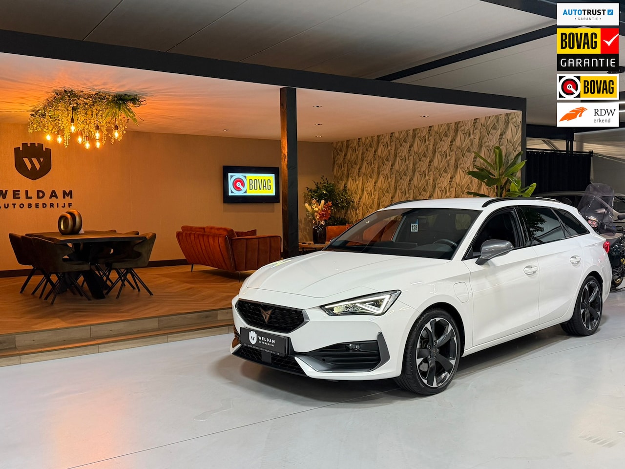 CUPRA Leon Sportstourer - 1.4 e-Hybrid VZ Copper 94%SOH 245PK Garantie|BTW|ACC|Elect Trekhaak|Sfeerverl|Virtual Cock - AutoWereld.nl