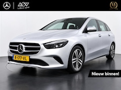 Mercedes-Benz B-klasse - 180 Business Solution Luxury | Trekhaak | Achteruitrijcamera | Stoelverwarming | Widescree