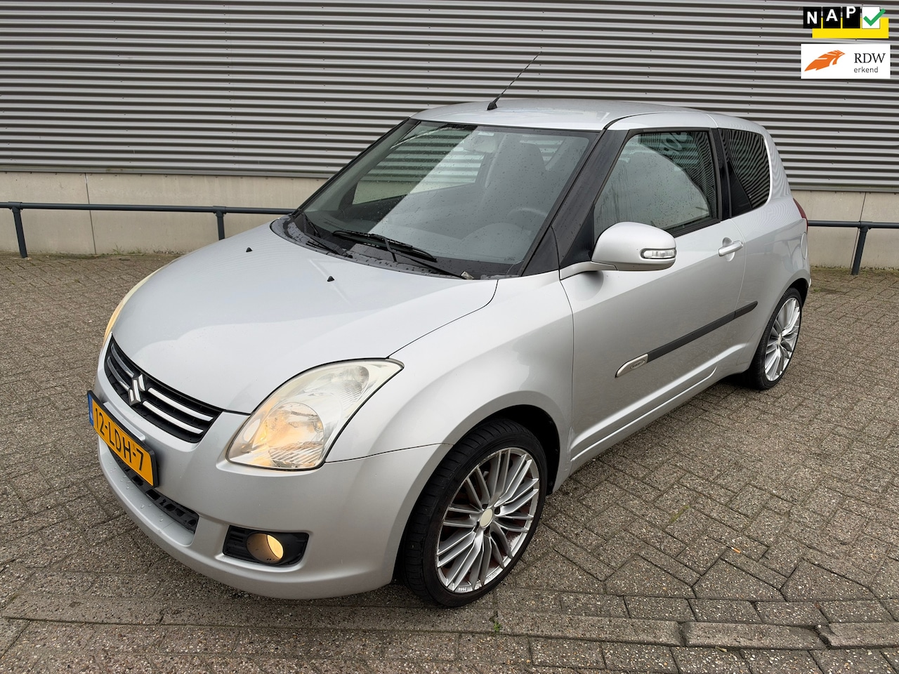 Suzuki Swift - **Suzuki Swift 1.3 Limited | Lage kilometerstand met NAP | Nieuwe koppeling | 16 inch lich - AutoWereld.nl