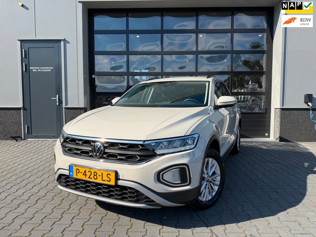 Volkswagen T-Roc - 1.5 TSI automaat nieuwstaat - AutoWereld.nl