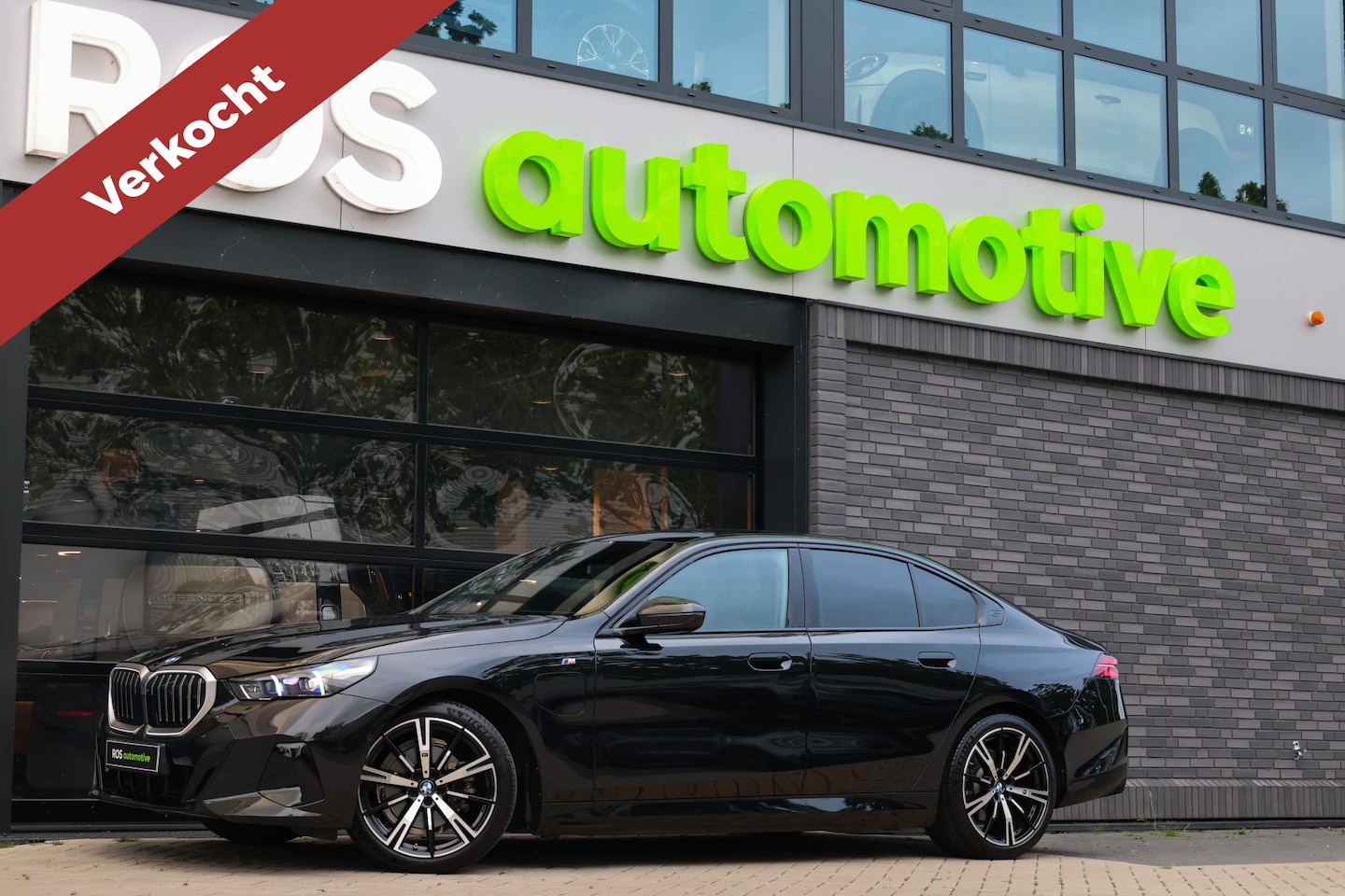 BMW 5-serie - 530e M-SPORT | BTW | PANO | STOELKOELING | MEMORY | H/K | STUURVERW | KEYLESS | - AutoWereld.nl