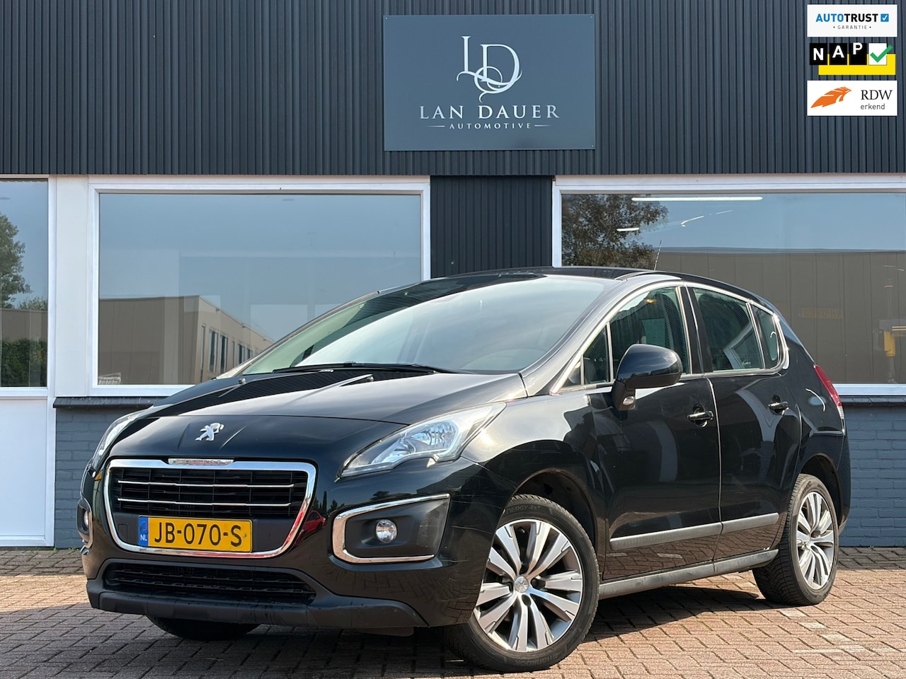 Peugeot 3008 - 1.2 PureTech Active Trekhaak / Lage Kilometers - AutoWereld.nl
