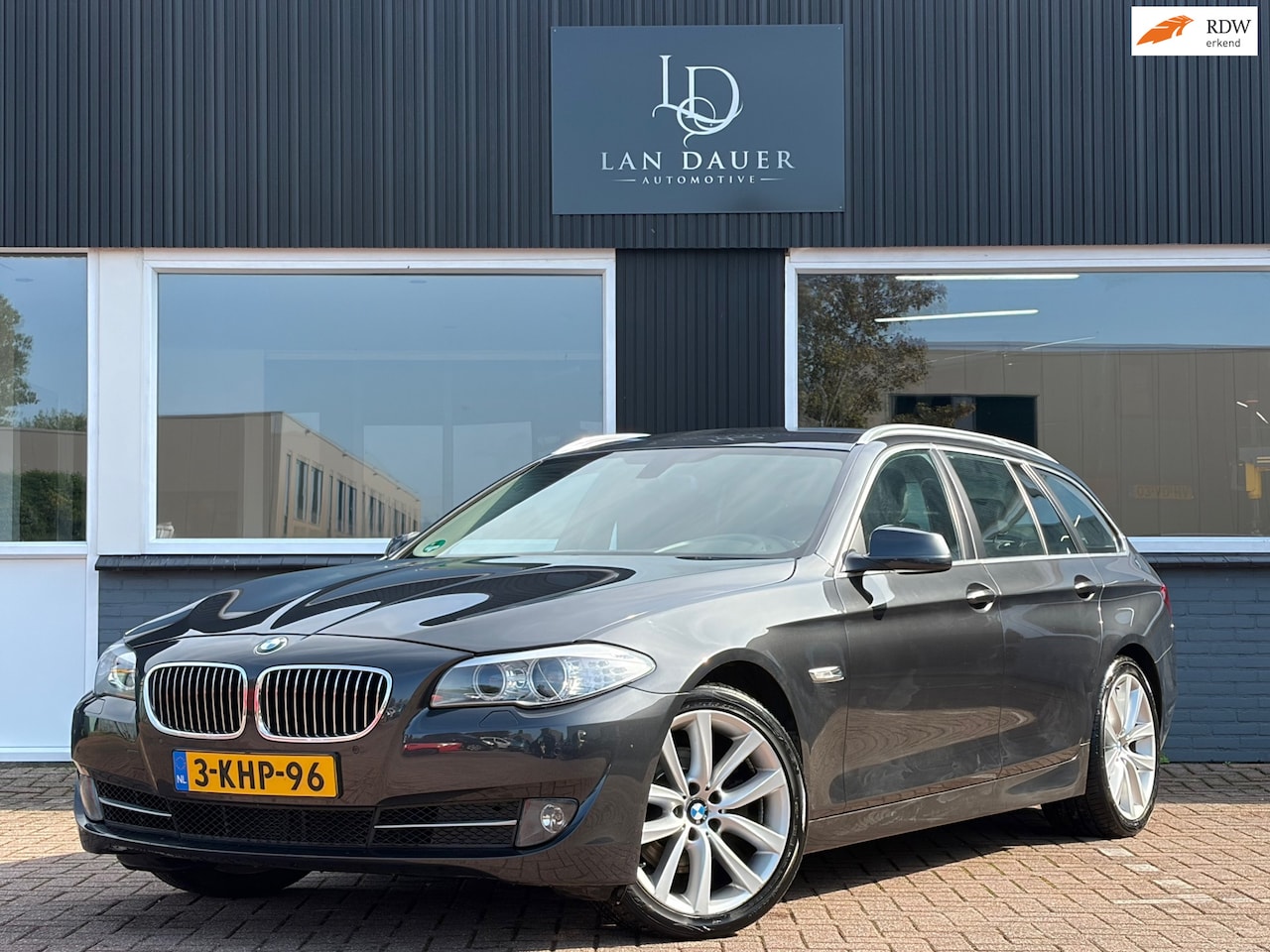 BMW 5-serie Touring - 520i High Executive Leder / Stoelverwarming - AutoWereld.nl
