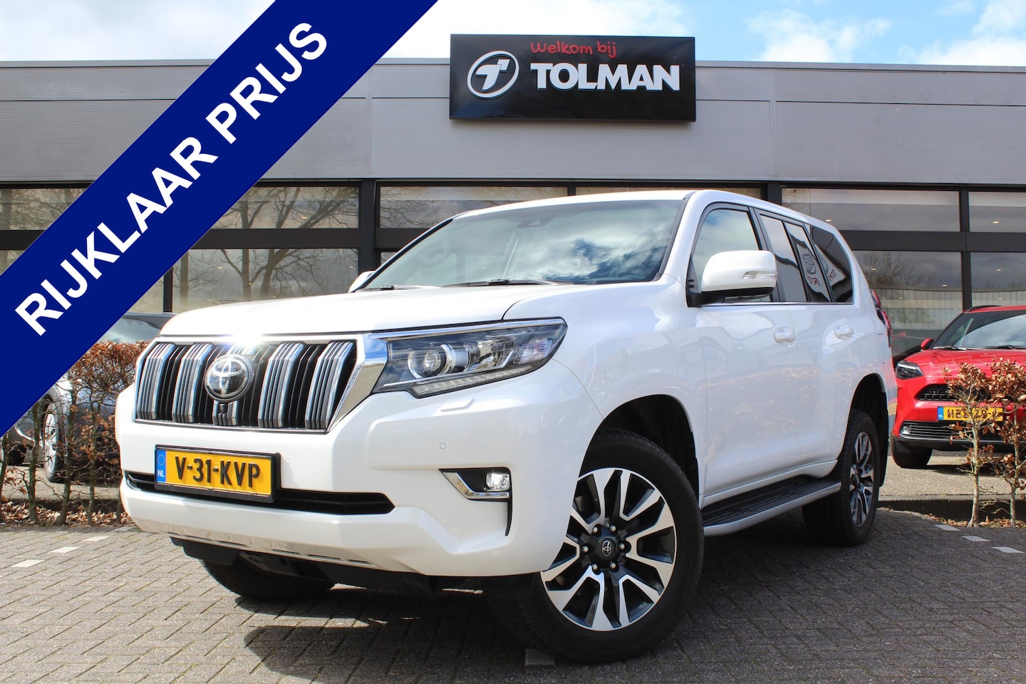Toyota Land Cruiser - 2.8 D-4D-F Professional Window Van | Rijklaar | Trekhaak | Off-road pack | NL-auto | Leder - AutoWereld.nl