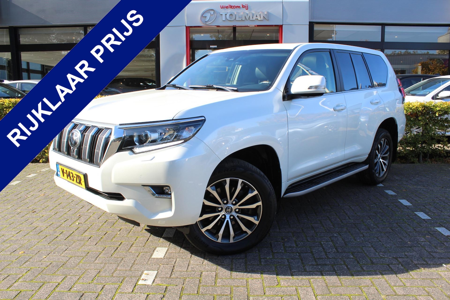 Toyota Land Cruiser - 2.8 D-4D-F Executive Window Van | Rijklaar | Trekhaak | Parelmoerlak | Opendak | Stoelverw - AutoWereld.nl
