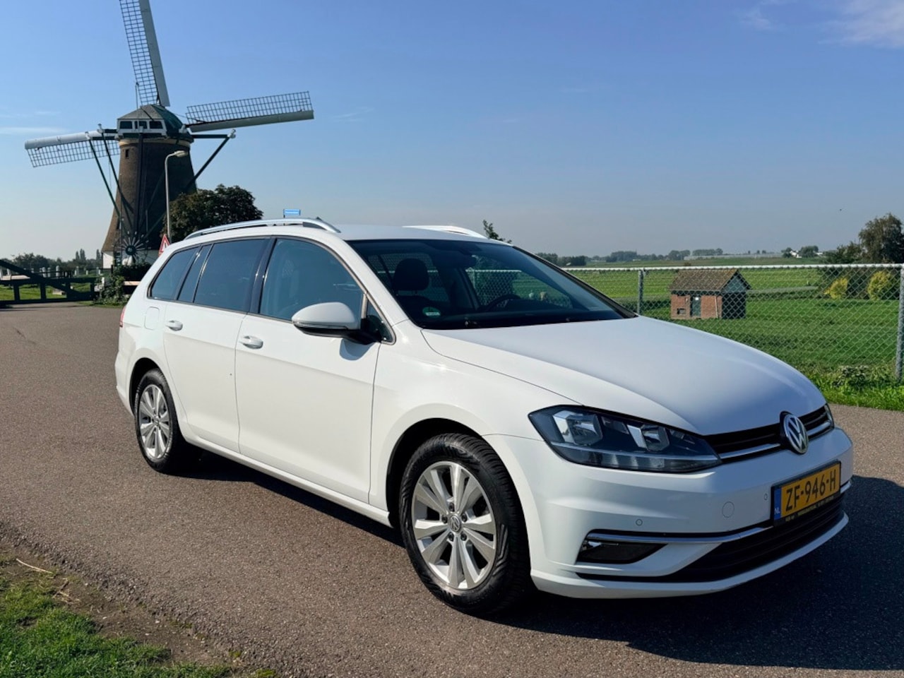 Volkswagen Golf Variant - 1.0 TSI Comfortline Business|Apple carplay|Trekhaak|ACC|Camera - AutoWereld.nl