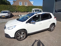 Peugeot 2008 - 1.2 PureTech Féline Ecc, Panorama dak, Carplay/android, trekhaak, metallic lak