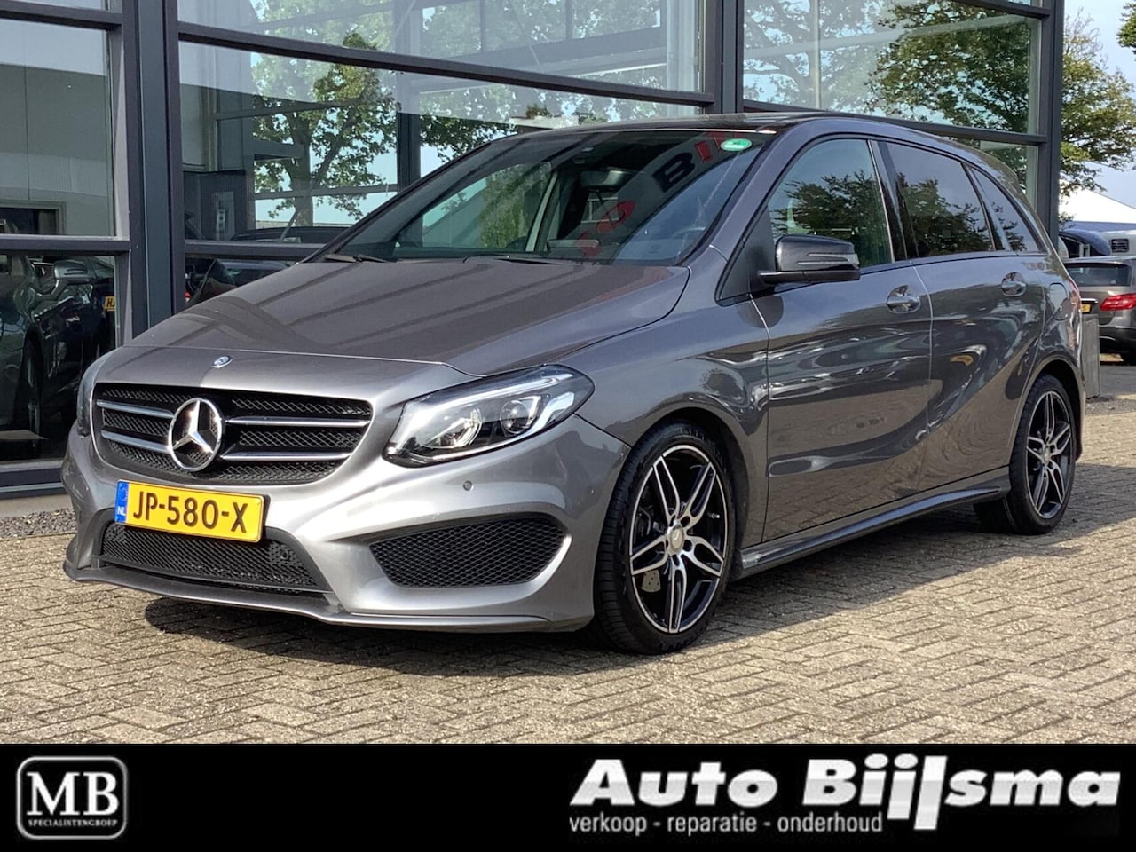 Mercedes-Benz B-klasse - 180 AMG Night Edition AMG pakket, Panorama dak, camera, eerste eigenaar - AutoWereld.nl