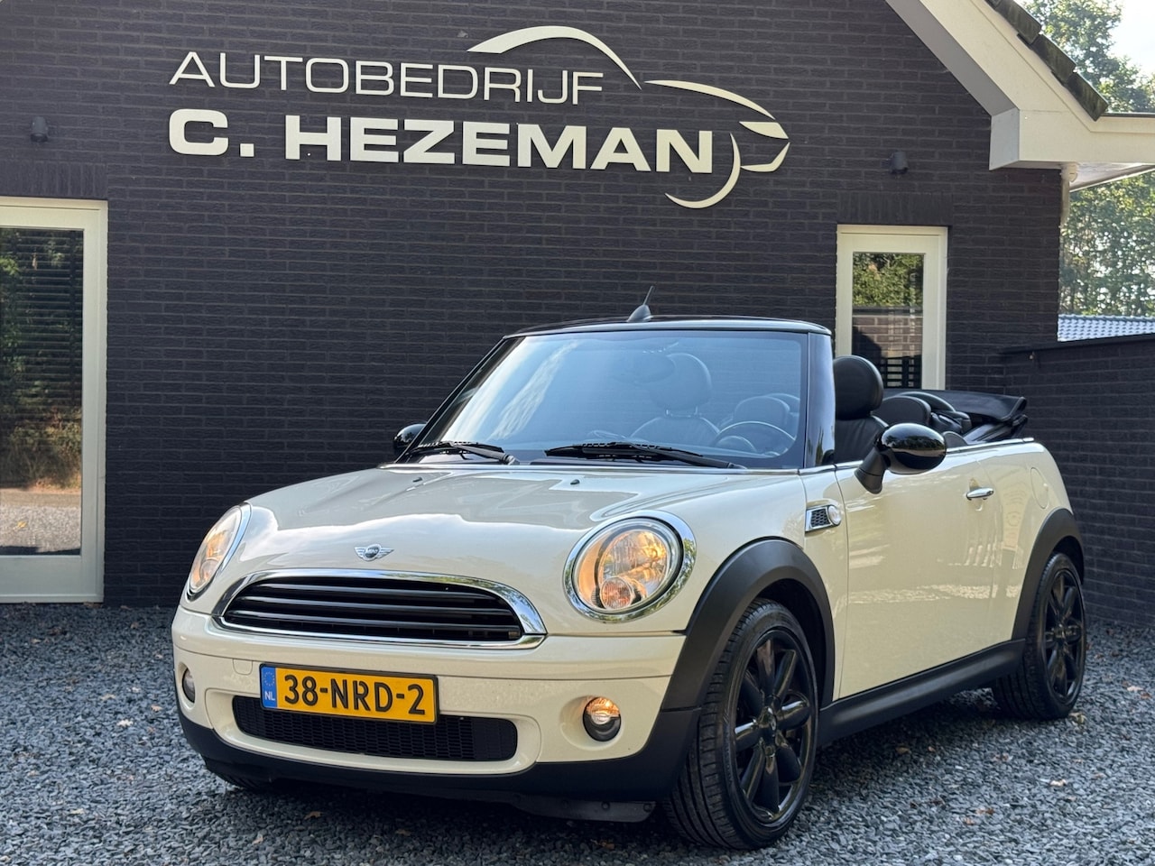 MINI Cabrio - 1.6 One Anniversary Leder zwarte velgen - AutoWereld.nl