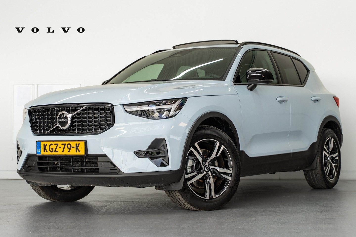 Volvo XC40 - B4 200PK Plus Dark Trekhaak | Panoramadak | Nubuck | Privacy glas | Verw. voorruit - AutoWereld.nl