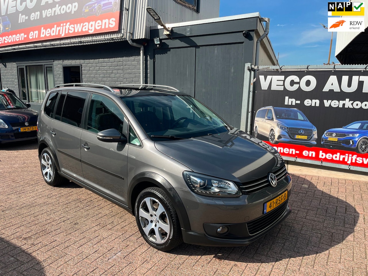 Volkswagen Touran Cross - 1.4 TSI dsg ecc airco panorama nette auto - AutoWereld.nl