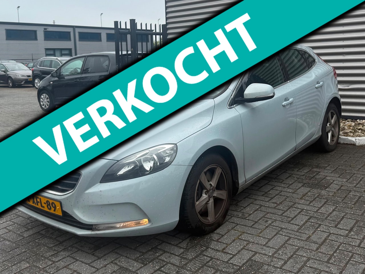 Volvo V40 - 2.0 D4 Momentum Business 2.0 D4 Momentum Business - AutoWereld.nl
