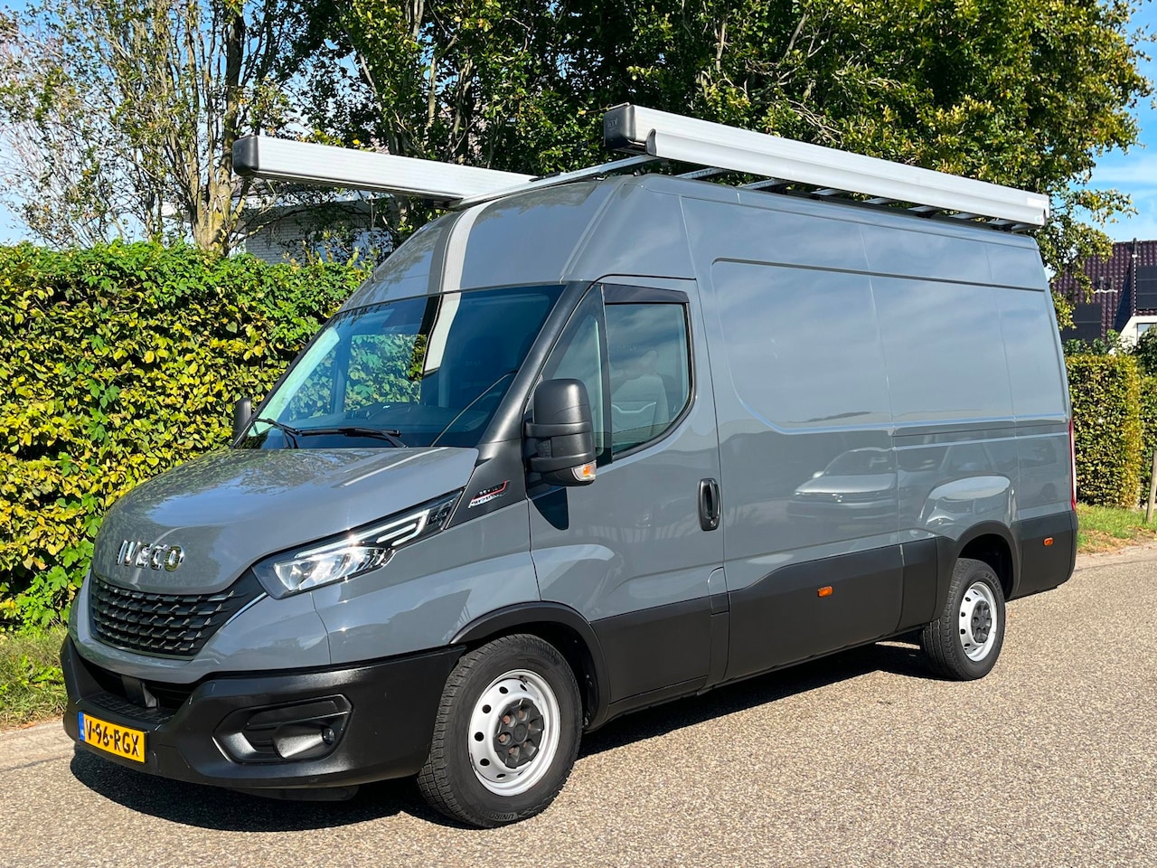 Iveco Daily - 35S18 L2H2 3.0 Hi Matic aut| LED | 3500kg trekgewicht | Sortimo inrichting - AutoWereld.nl