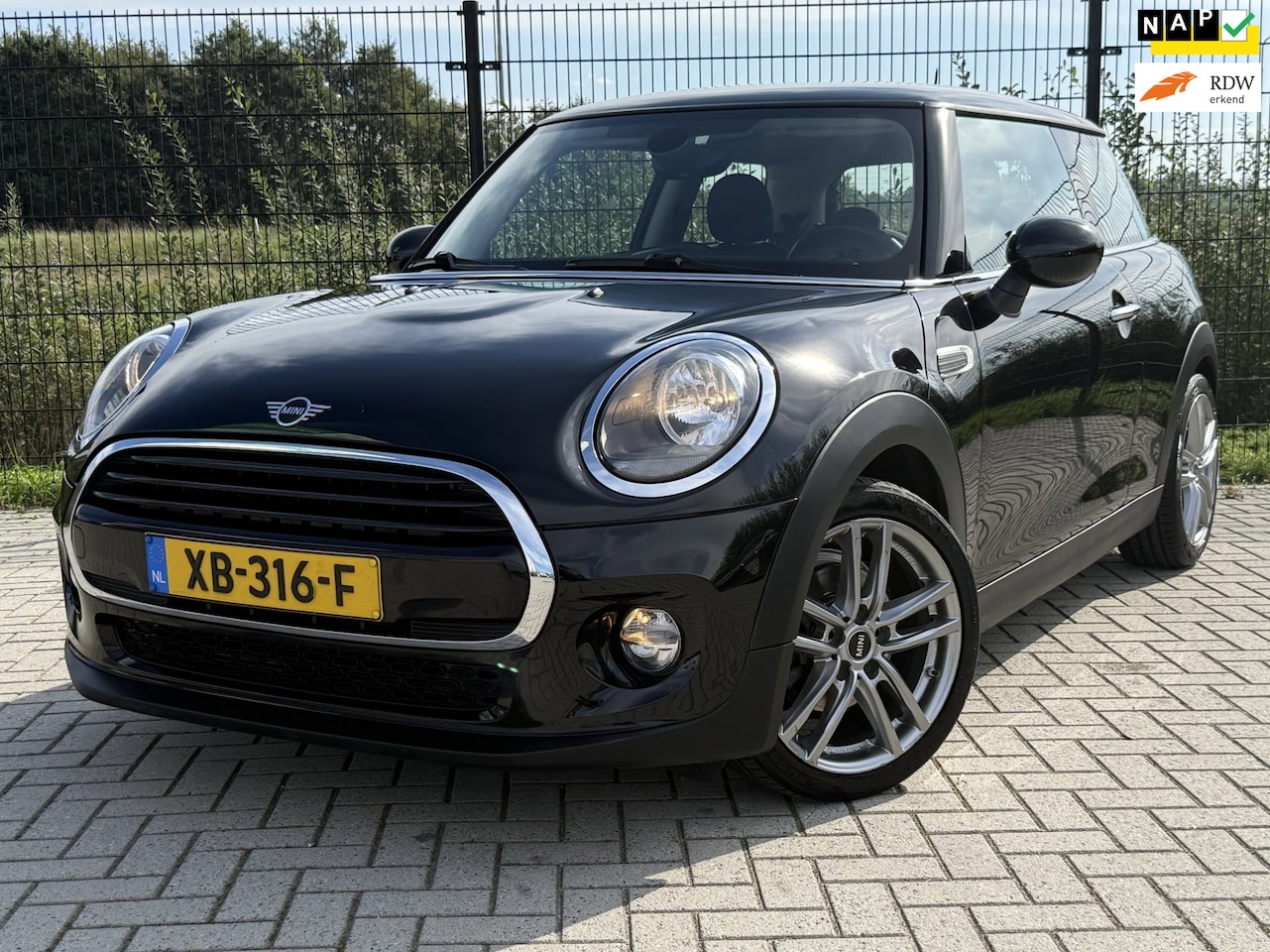 MINI 3-Deurs - 1.5 Cooper | PDC | Bluetooth | NAVI | Cruise Control | - AutoWereld.nl