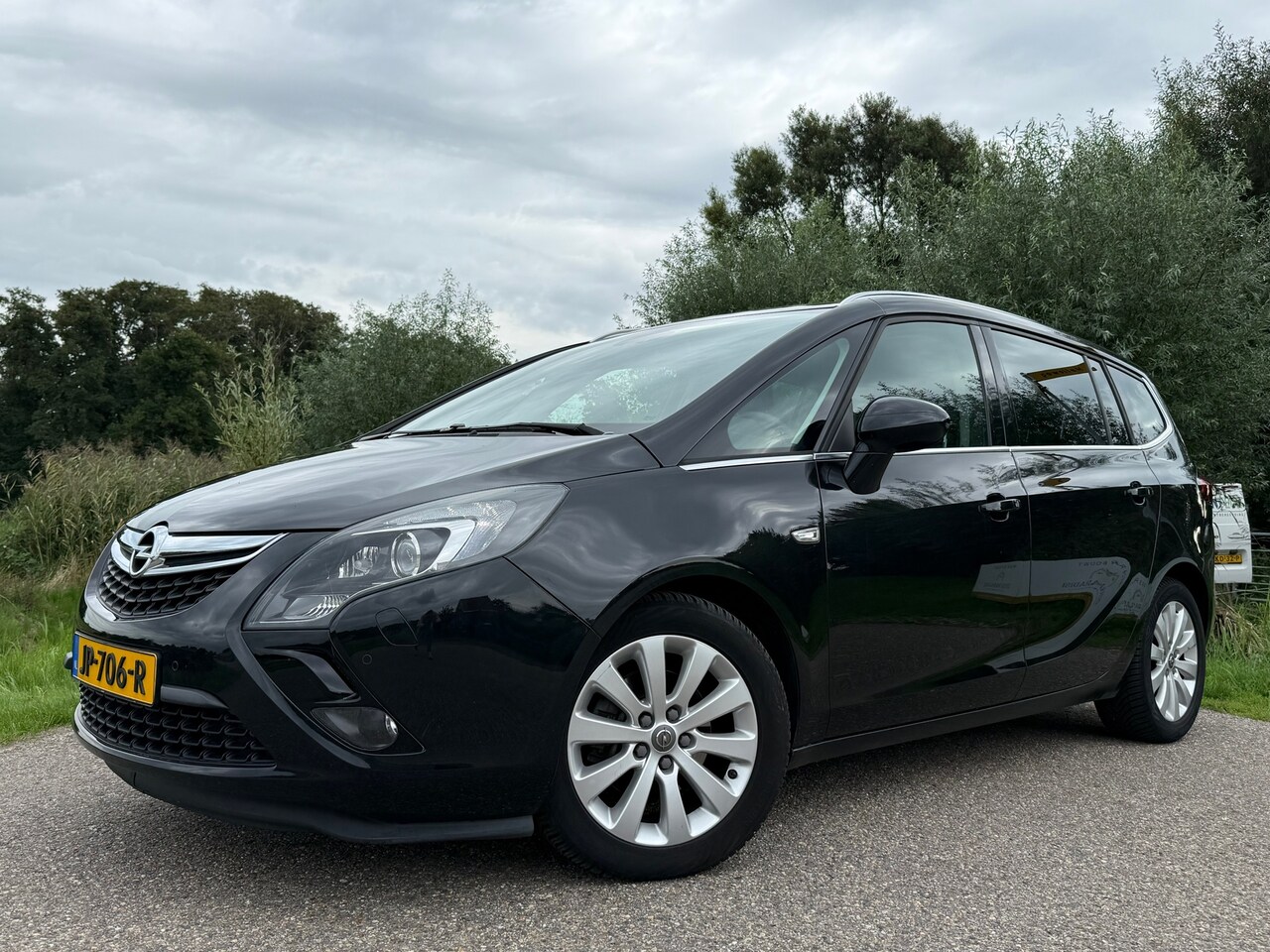 Opel Zafira Tourer - 1.4 Cosmo / 7 Persoons / Camera / Dealer Onderhouden / Clima / 6 Versnellingen / PDC / Cru - AutoWereld.nl