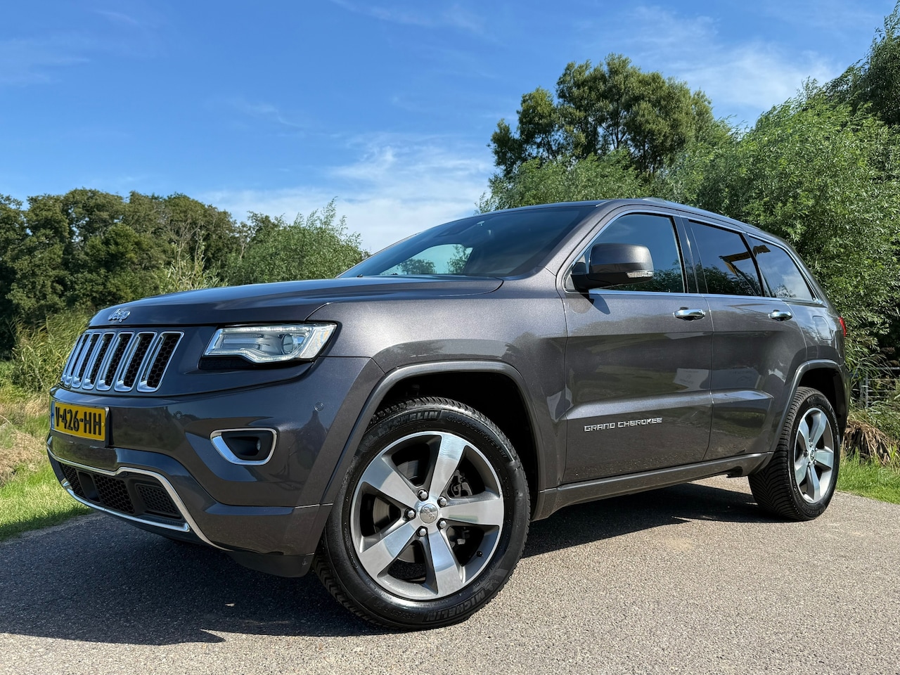Jeep Grand Cherokee - 3.0 CRD Overland Automaat / Grijs Kenteken / Panoramadak / Leder / Camera / Navi / Clima / - AutoWereld.nl
