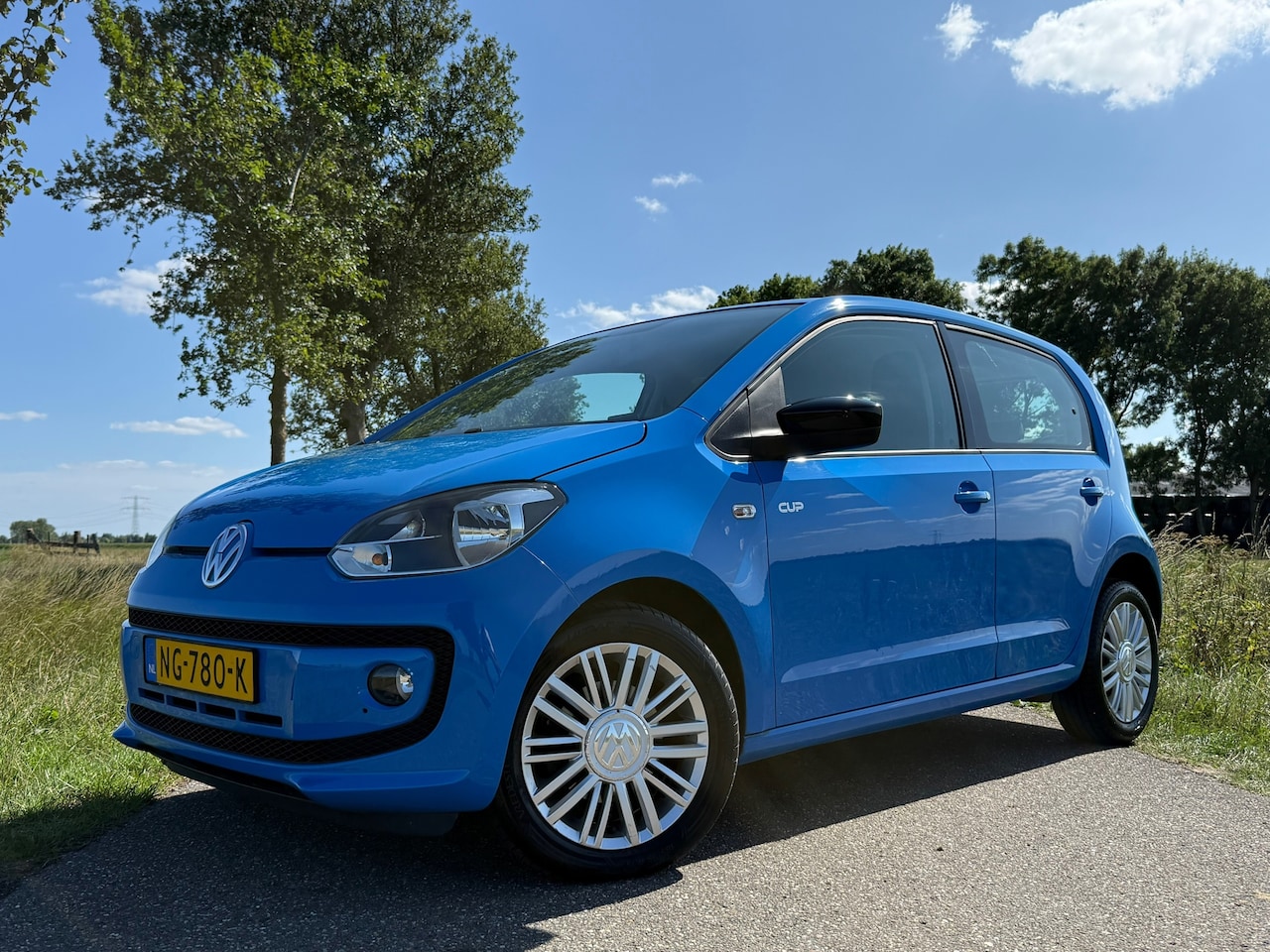 Volkswagen Up! - 1.0 high up! BlueMotion | Navi | Stoelverwarming | 2e Eigenaar | Airco | 15" Velgen | Elek - AutoWereld.nl