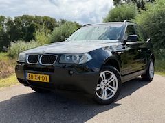 BMW X3 - 2.5i / Panoramdak / Leder / Trekhaak / Youngtimer / Clima / Stoelverwarming / 17" Velgen /