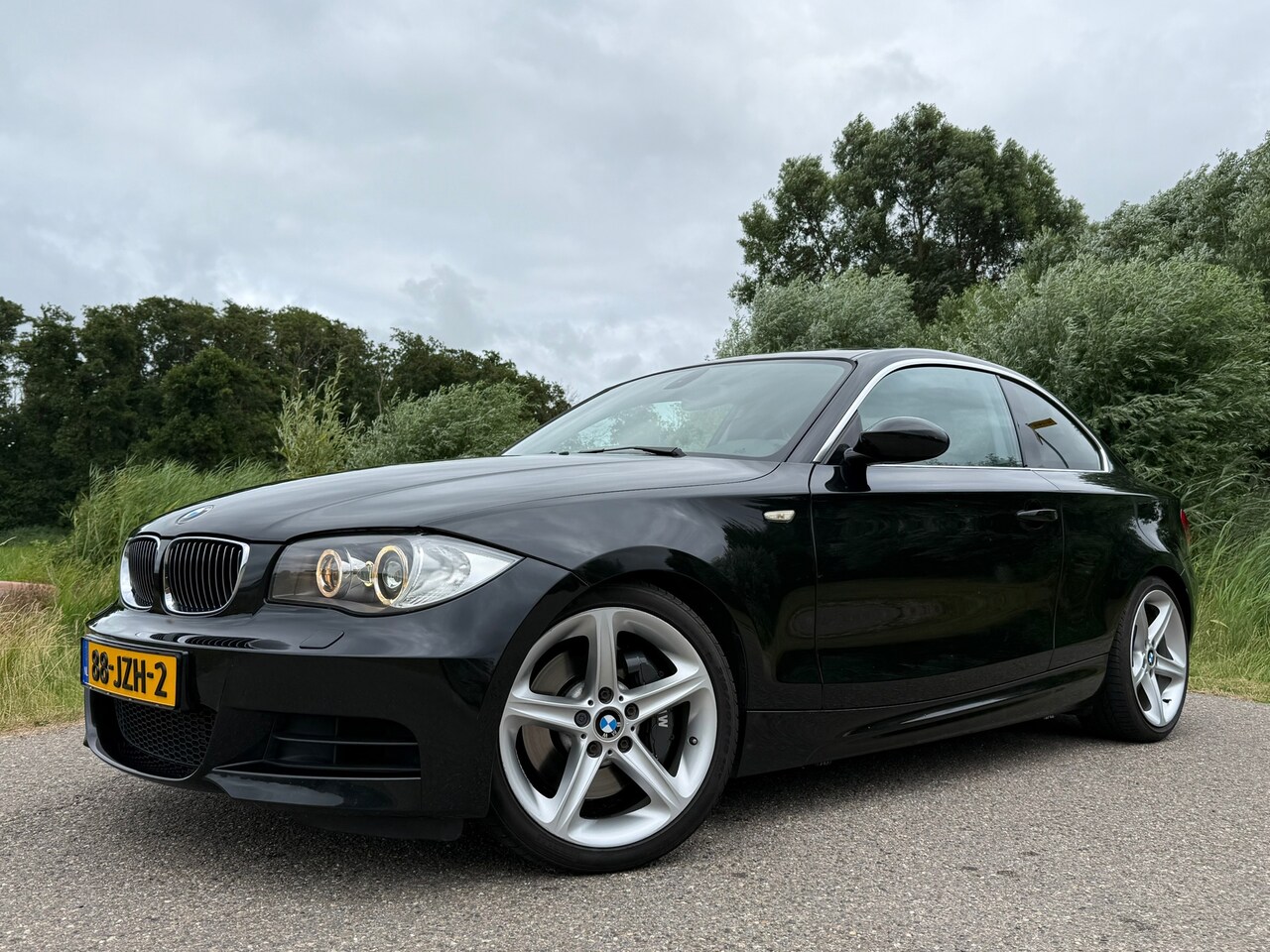 BMW 1-serie Coupé - 135i High Executive | Origineel NL | Handgeschakeld | 18" Velgen | Stoelverwarming | Clima - AutoWereld.nl