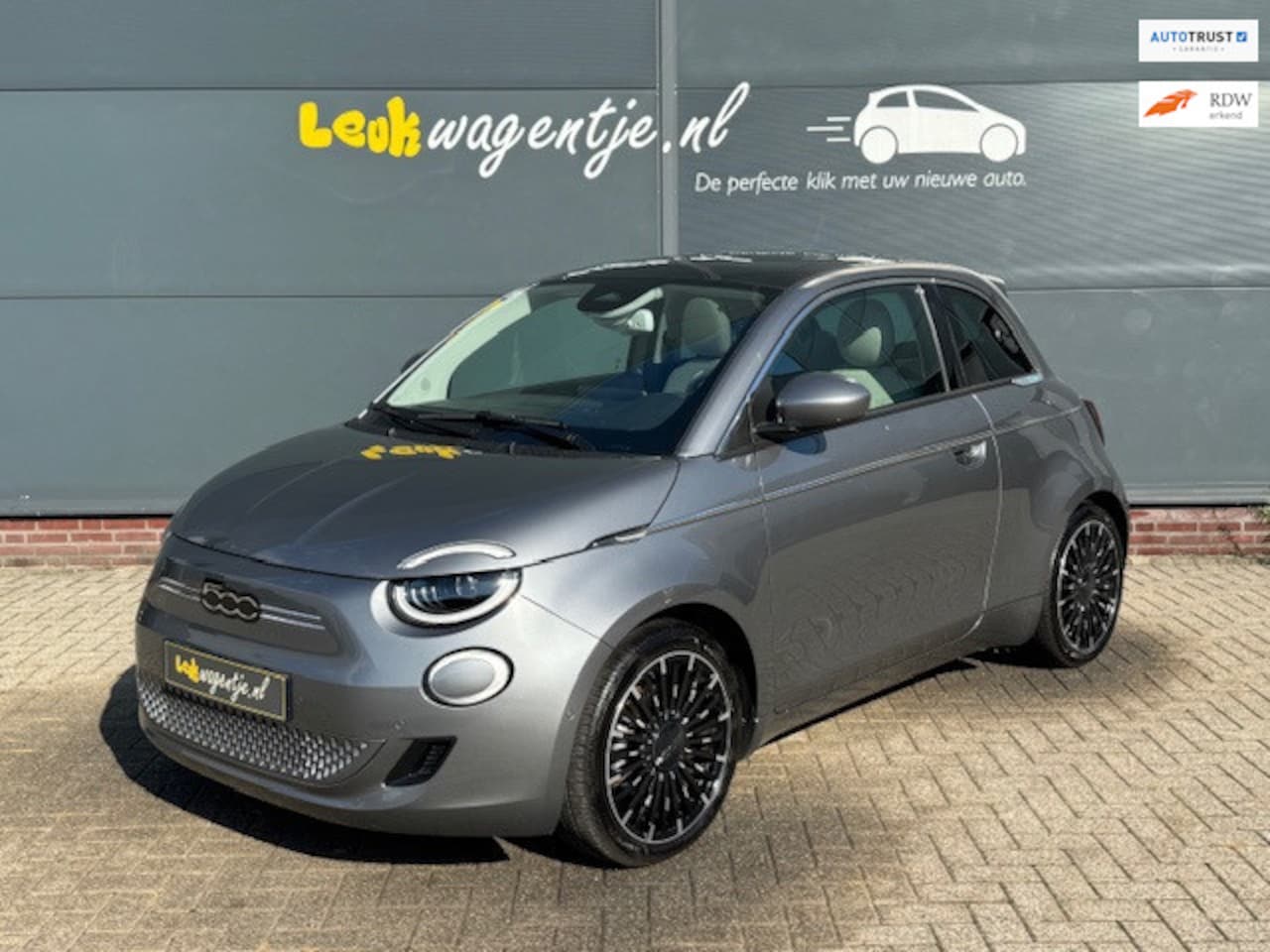 Fiat 500 - La Prima 42 kWh *pano *camera *carplay *11.000KM - AutoWereld.nl