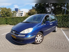 Peugeot 807 - 2.2 ST Premium 7 pers. lees tekst
