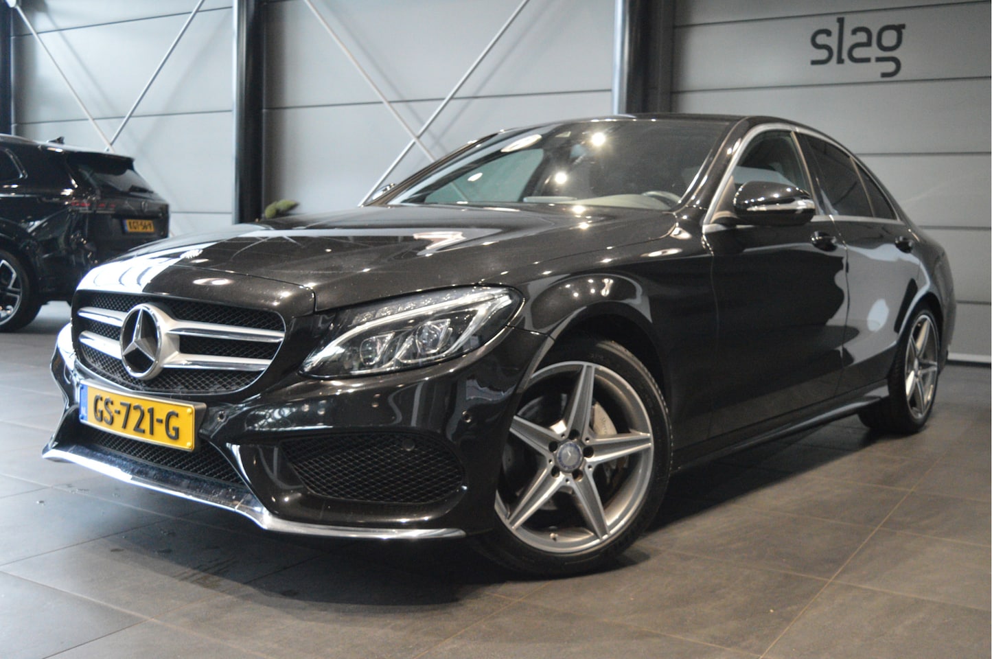 Mercedes-Benz C-klasse - 180 AMG Pakket leer camera cruise trekhaak 18 inch !! - AutoWereld.nl