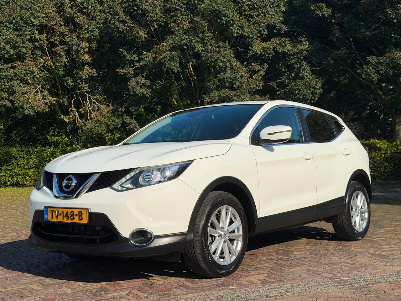 Nissan Qashqai - 1.2 Connect Edition Automaat, Trekhaak, Navi, Camera, Stoelverwarming - AutoWereld.nl