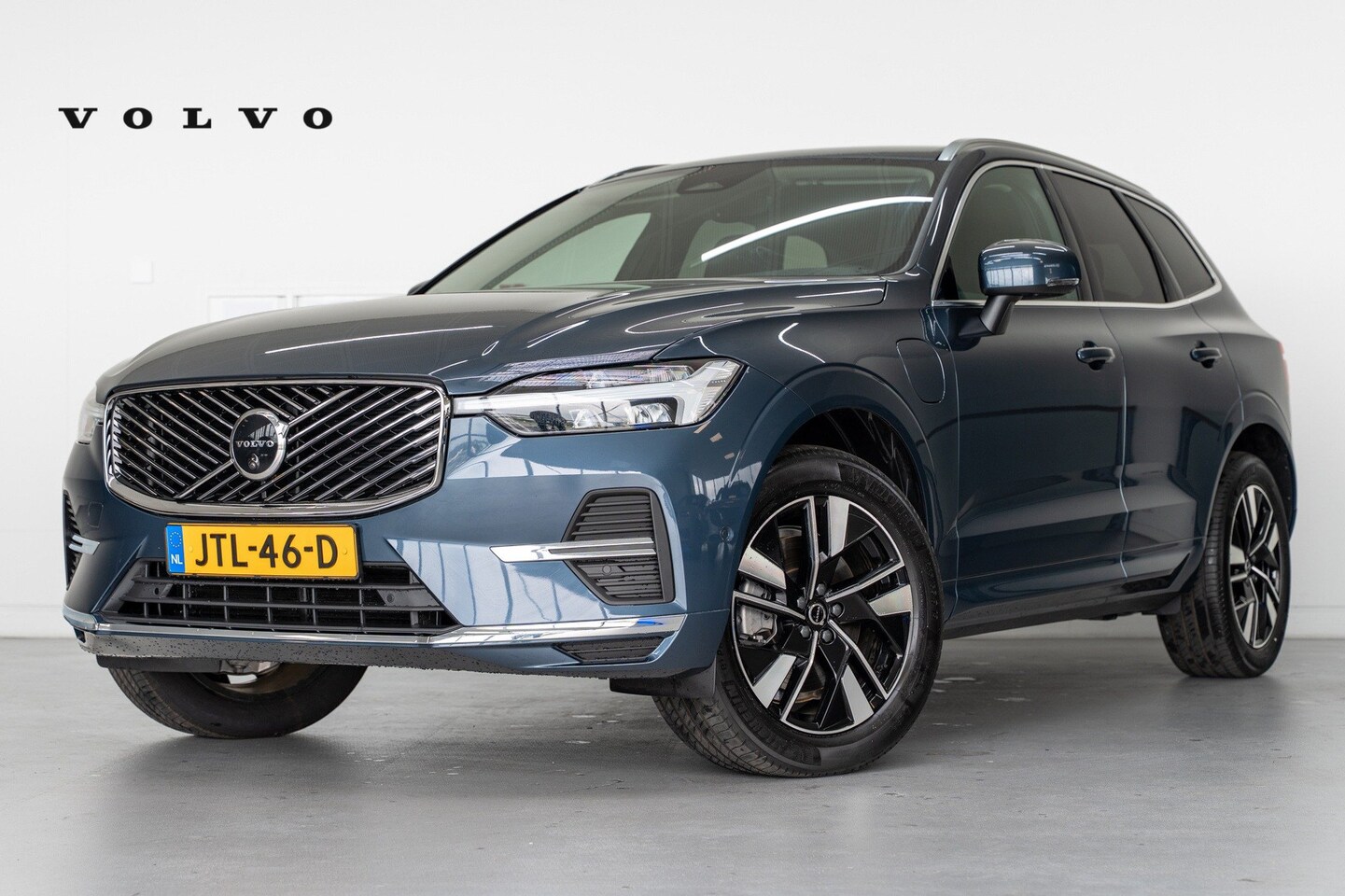 Volvo XC60 - T6 350PK Plus Bright | 360 | Trekhaak | Getint Glas | Gelam Glas - AutoWereld.nl