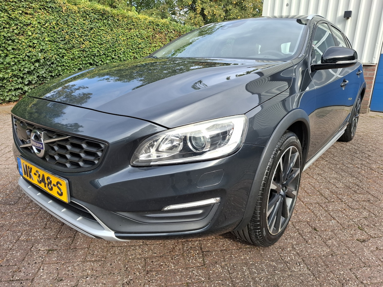 Volvo V60 Cross Country - 2.0 D3 Nordic+ 150PK - AutoWereld.nl