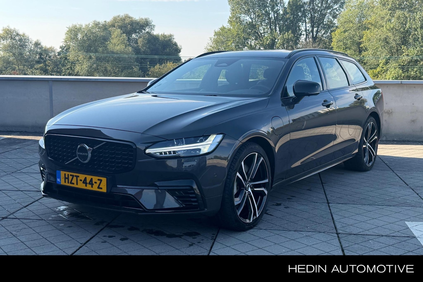 Volvo V90 - 2.0 T8 Plug-in hybrid AWD Ultra Executive Edition Bowers & Wilkins | Actieve Luchtvering | - AutoWereld.nl