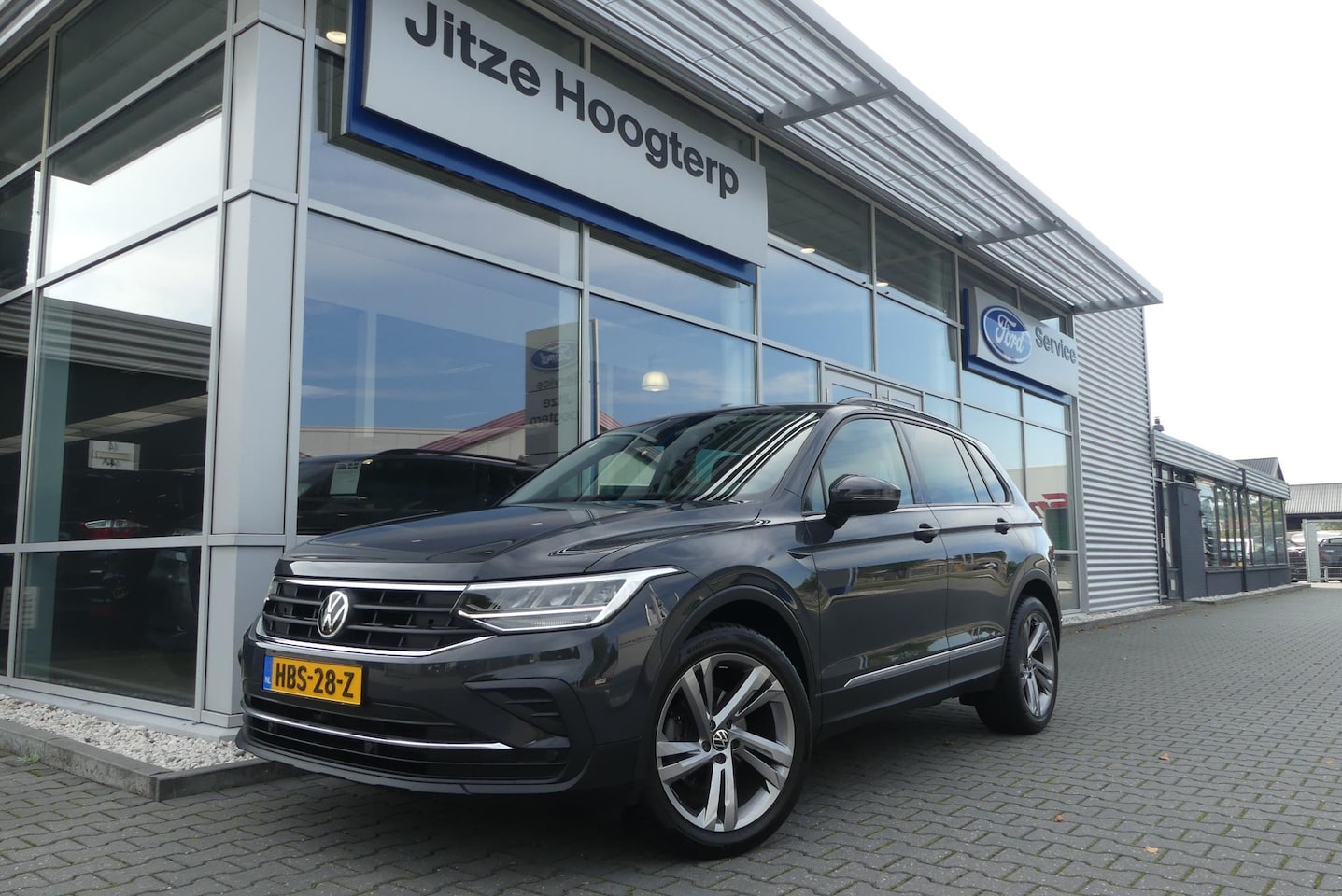 Volkswagen Tiguan - 1.5 TSI Life ELEKT. TREKHAAK, WINTER PACK, ADAPT. CRUISE, CLIMA, NAVI, CAMERA, PDC V&A, AP - AutoWereld.nl