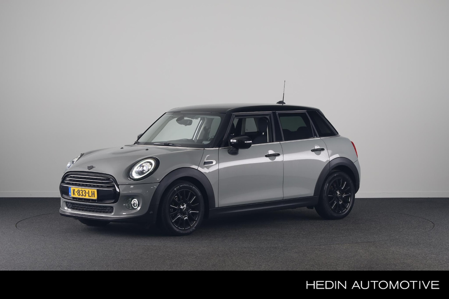 MINI 5-Deurs - 1.5 Cooper Business Edition | Stoel verwarming | Navigatie | Camera - AutoWereld.nl