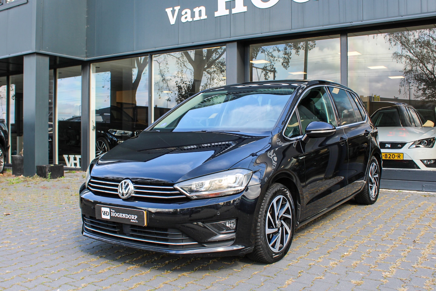 Volkswagen Golf Sportsvan - 1.4 TSI Highline NAVI XENON CAMERA DSG - AutoWereld.nl