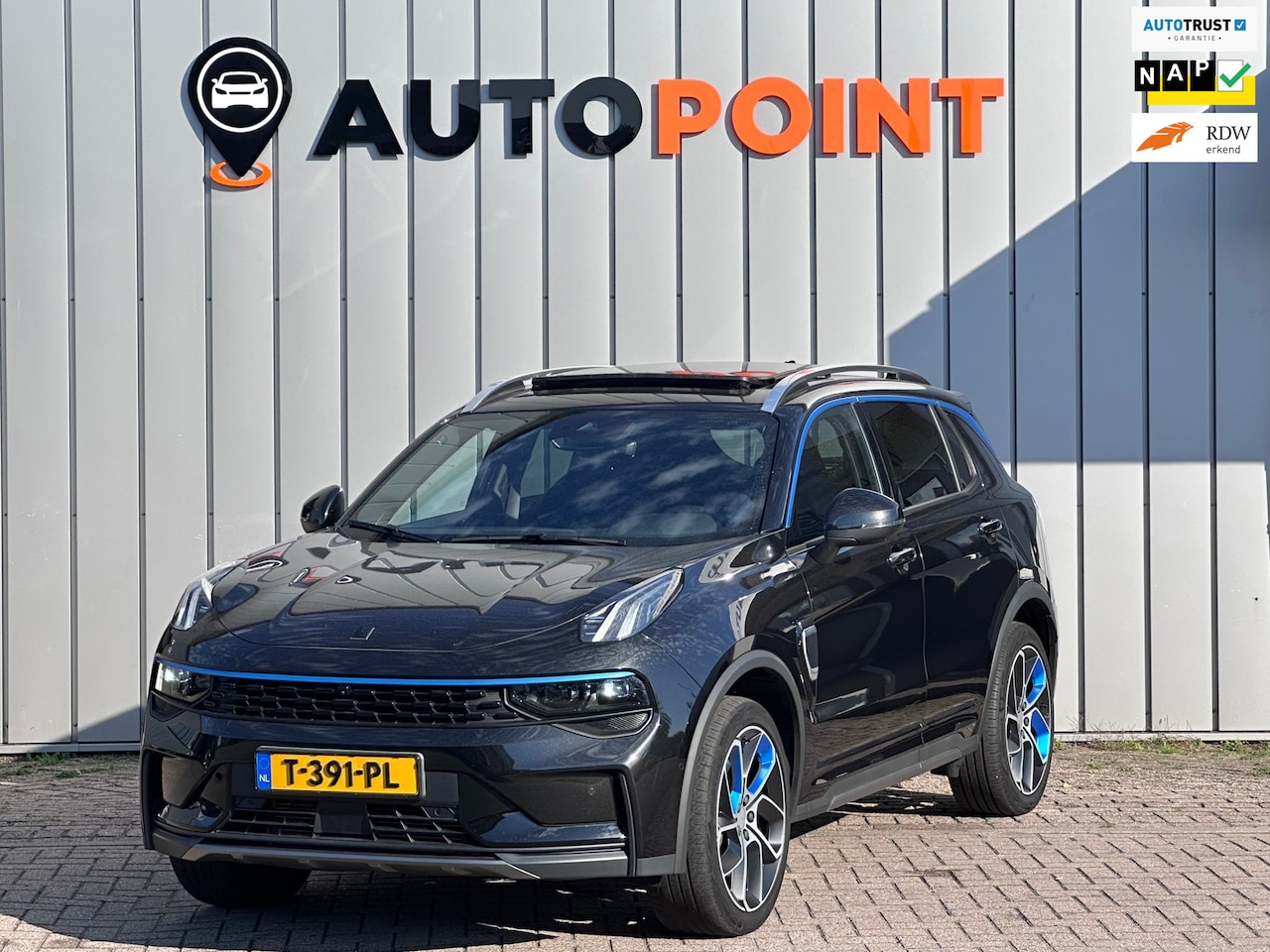 Lynk & Co 01 - 1.5 PHEV MY22 6,6kWh Zwart FACELIFT SOH 97% PANO 360°cam Apple/Android Navi ] - AutoWereld.nl